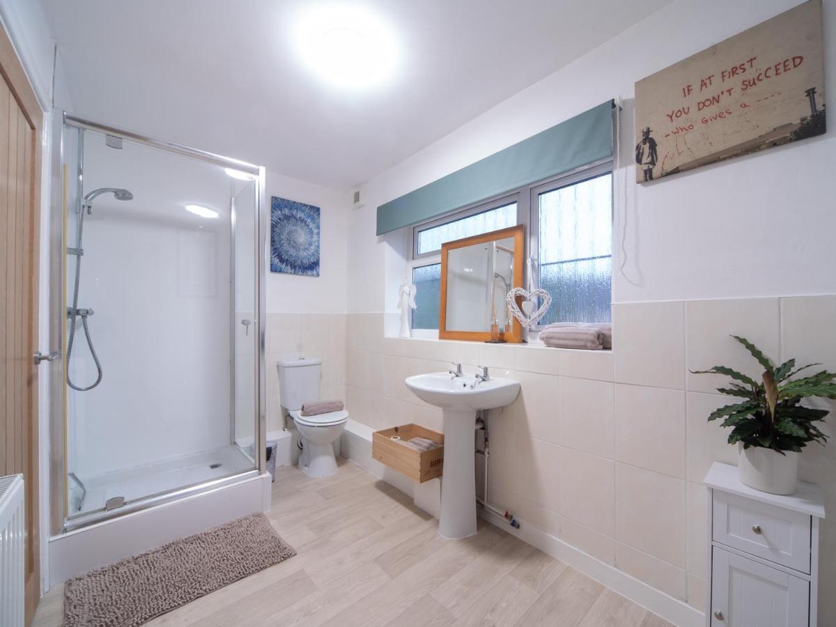 Castle View - Flat In Mumbles - Free Parking Apartment Oystermouth Exterior photo